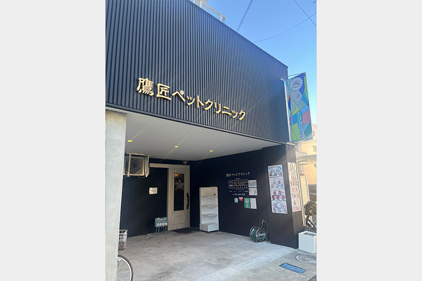 裏側に駐車場がございます。こちらからの来院も可能です。